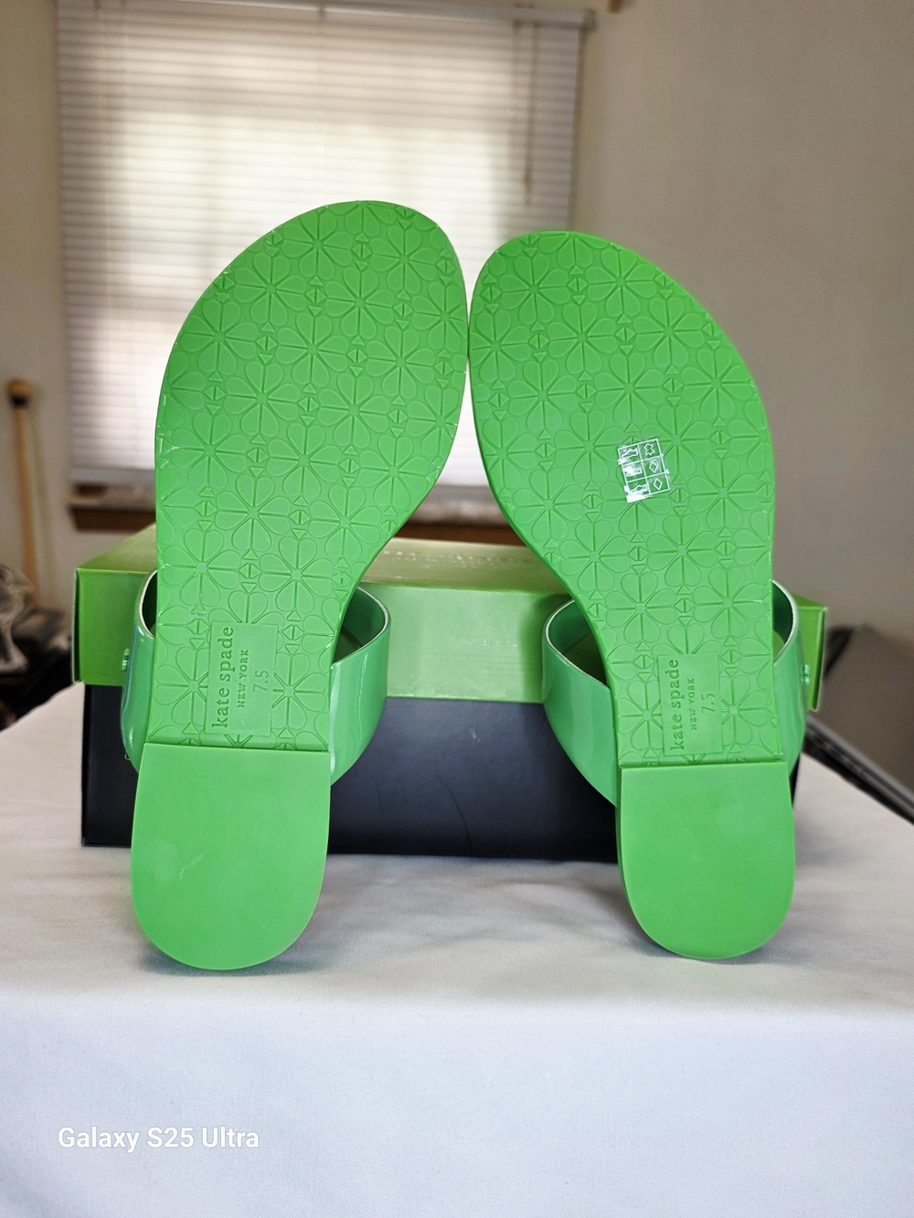 Kate Spade Patent Irene Sandals In Fresh Greens Size 7.5B - Picture 9 of 9